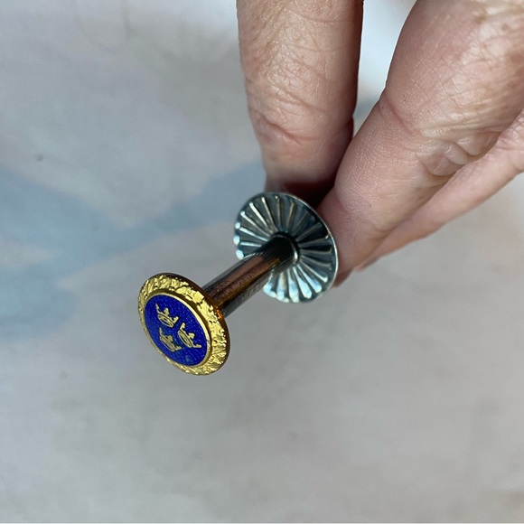 🎈Vintage Egg/Coffee Foam Beater with Queen Victorian Detailing - Picture 3 of 4